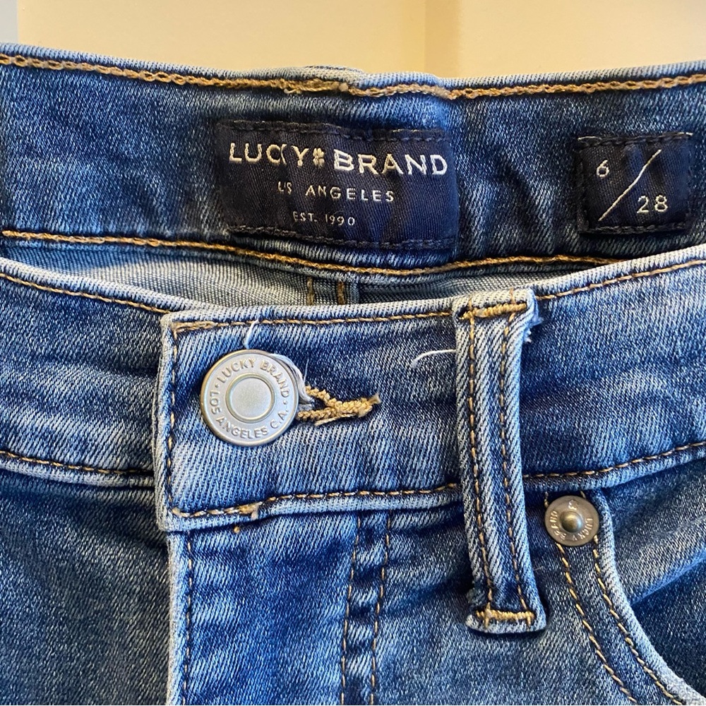 Lucky Brand-Blue Cropped Frayed Hem Jeans-Size 28 - Picture 3 of 11